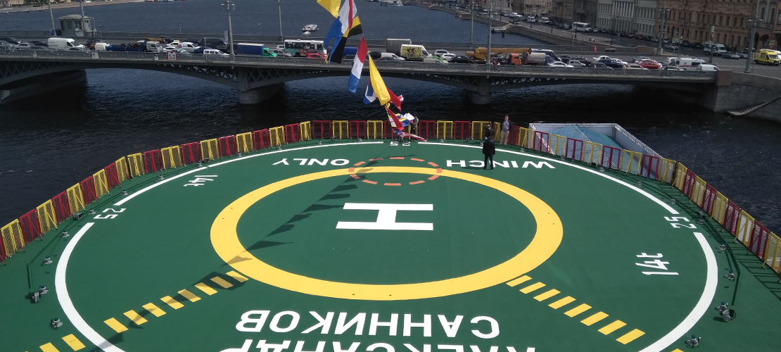 Ледокольное судно обеспечения "Александр Санников" церемония поднятия флага